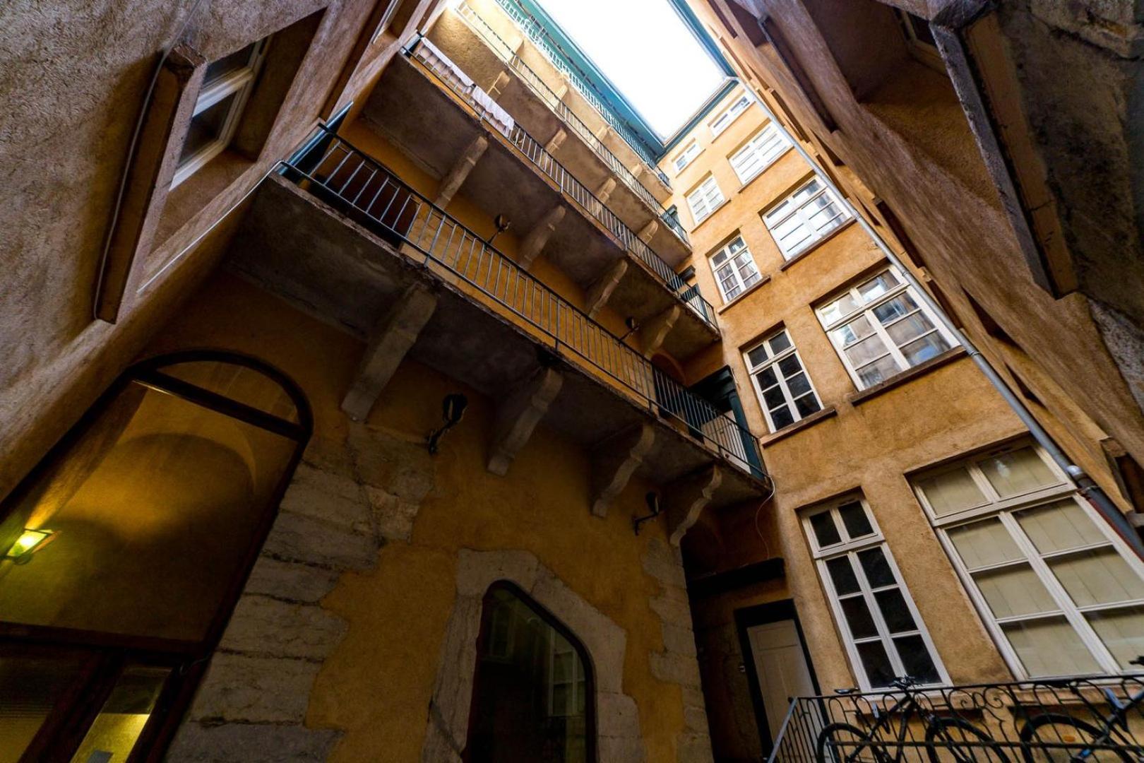 High-End Apartment Overlooking The Quays Ail Lyon Ngoại thất bức ảnh